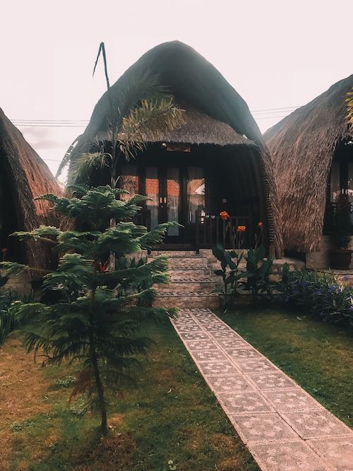 solo vacation - cute hut style air bnb in nusa penida